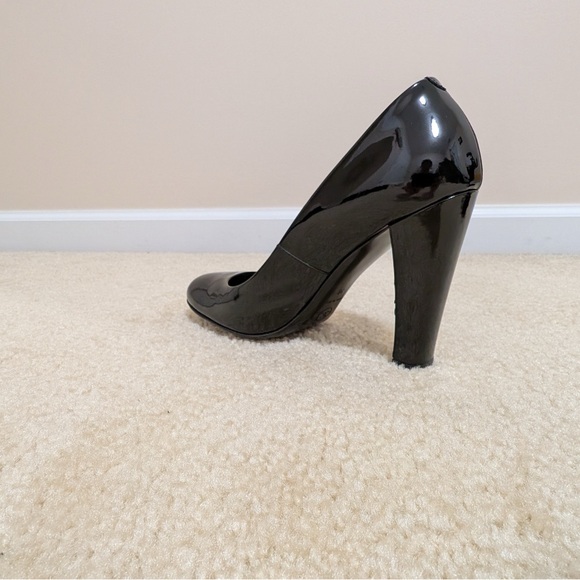Chanel size 8 black patent leather high heel with Chanel in gold on heel. - Picture 12 of 16